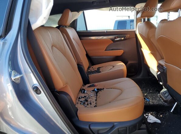 5TDFZRBH4LS014590 2020 TOYOTA HIGHLANDER Silver Widok wnętrza z tyłu