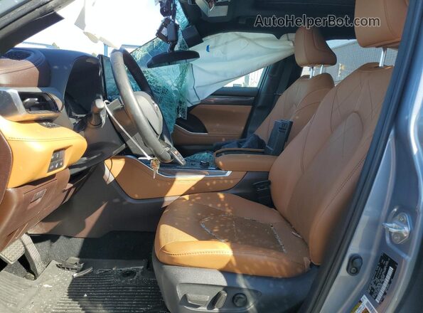 5TDFZRBH4LS014590 2020 TOYOTA HIGHLANDER Silver Widok wnętrza z przodu