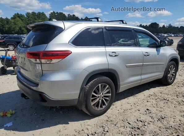 5TDJZRFH1JS803359 2018 TOYOTA HIGHLANDER Silver Задня права чверть
