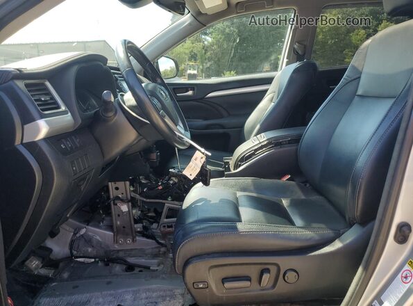 5TDJZRFH1JS803359 2018 TOYOTA HIGHLANDER Silver Вид салону спереду