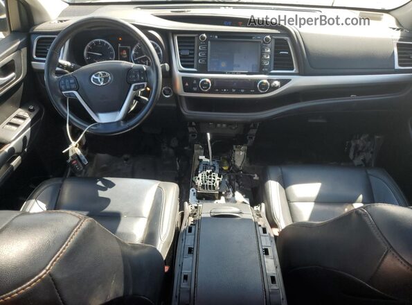 5TDJZRFH1JS803359 2018 TOYOTA HIGHLANDER Silver Вид панелі приладів