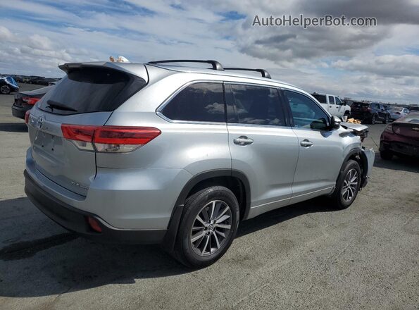 5TDJZRFH1JS812949 2018 TOYOTA HIGHLANDER Silver Tył prawy