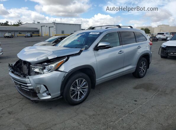 5TDJZRFH1JS812949 2018 TOYOTA HIGHLANDER Silver Przód lewy