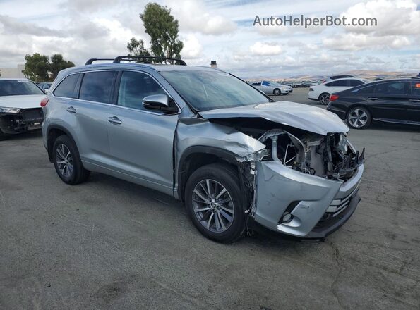 5TDJZRFH1JS812949 2018 TOYOTA HIGHLANDER Silver Przód prawy