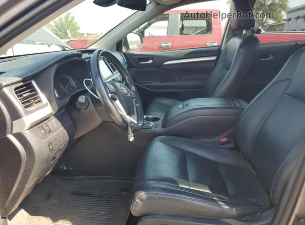 5TDJZRFH7JS830050 2018 TOYOTA HIGHLANDER Charcoal Front interior view