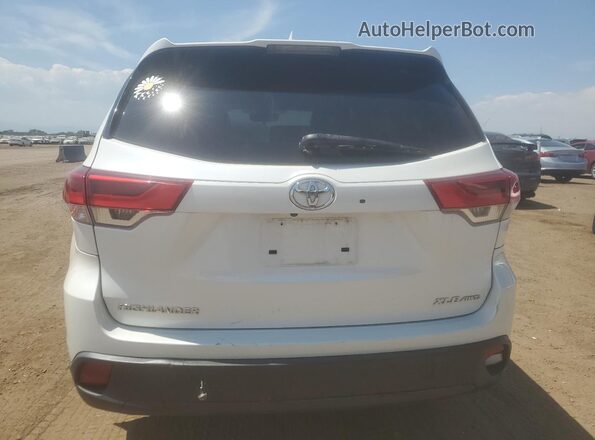 5TDJZRFH8JS801530 2018 TOYOTA HIGHLANDER White Rear view