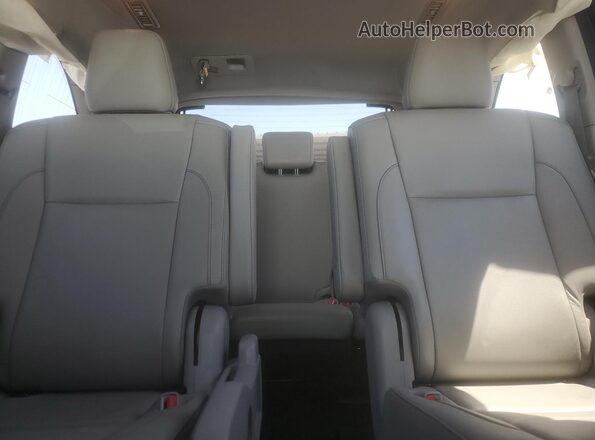 5TDJZRFH8JS801530 2018 TOYOTA HIGHLANDER White Rear seats view