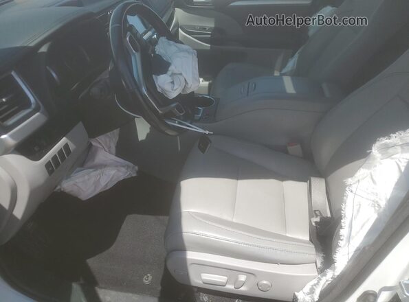 5TDJZRFH8JS801530 2018 TOYOTA HIGHLANDER White Front interior view