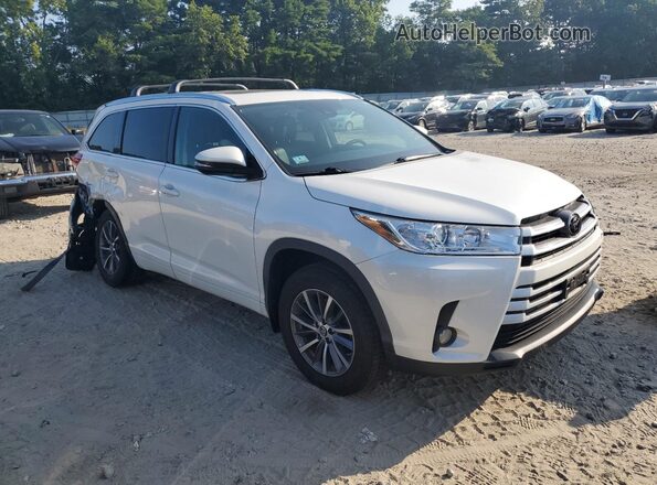 5TDJZRFH8JS888961 2018 TOYOTA HIGHLANDER White Front right
