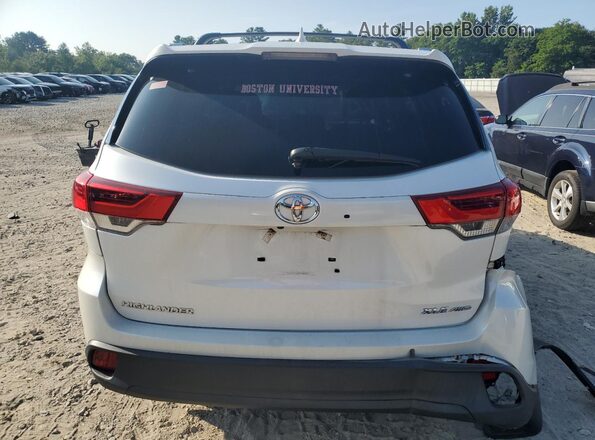 5TDJZRFH8JS888961 2018 TOYOTA HIGHLANDER White Rear view