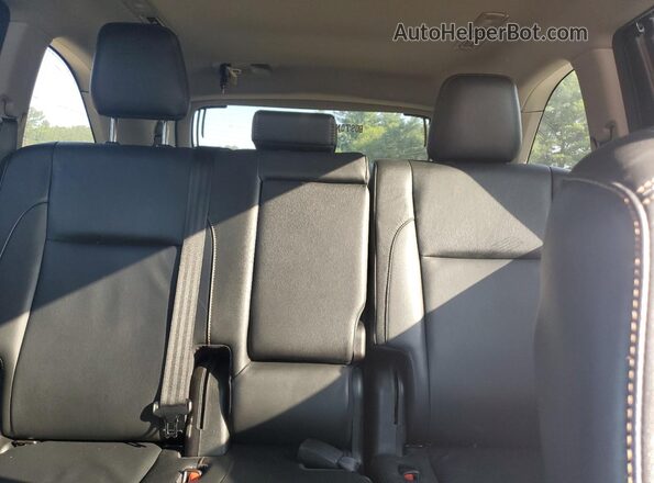 5TDJZRFH8JS888961 2018 TOYOTA HIGHLANDER White Rear seats view