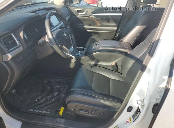 5TDJZRFH8JS888961 2018 TOYOTA HIGHLANDER White Front interior view