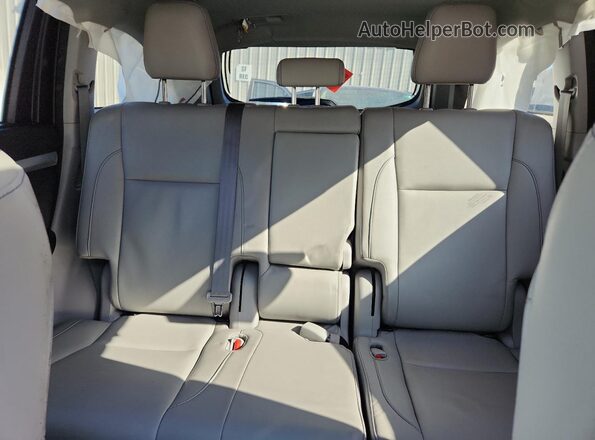 5TDJZRFH8JS895196 2018 TOYOTA HIGHLANDER Серебряный Вид задних сидений