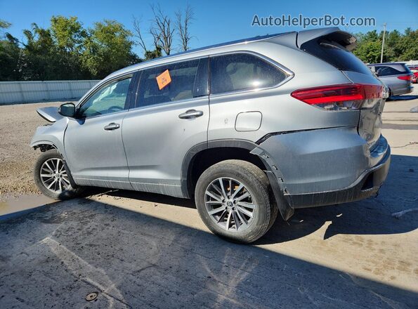 5TDJZRFH8JS895196 2018 TOYOTA HIGHLANDER Серебряный Задняя левая четверть