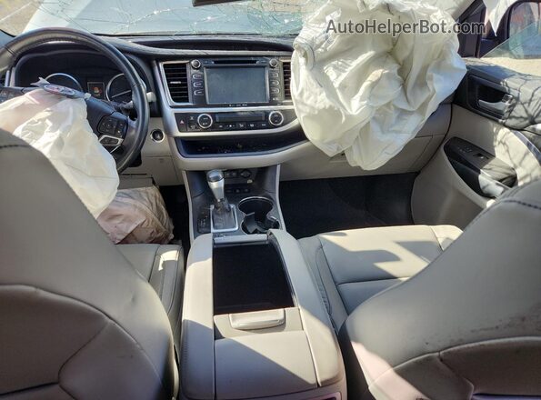 5TDJZRFH8JS895196 2018 TOYOTA HIGHLANDER Серебряный Вид панели приборов