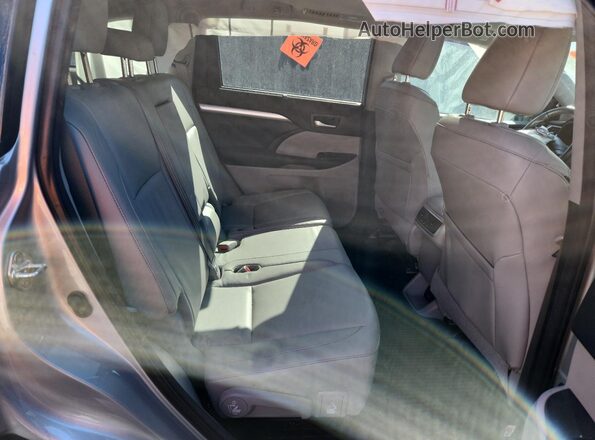 5TDJZRFH8JS895196 2018 TOYOTA HIGHLANDER Серебряный Вид задней части салона