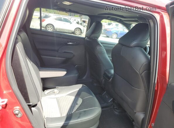 5TDKDRBH0PS008465 2023 TOYOTA HIGHLANDER Red Widok wnętrza z tyłu