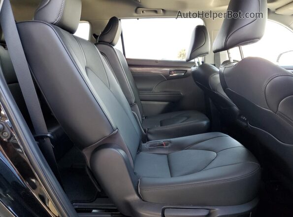 5TDKDRBH8PS000727 2023 TOYOTA HIGHLANDER Black Rear interior view
