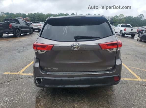 5TDKZRFH1JS532632 2018 TOYOTA HIGHLANDER Gray Rear view