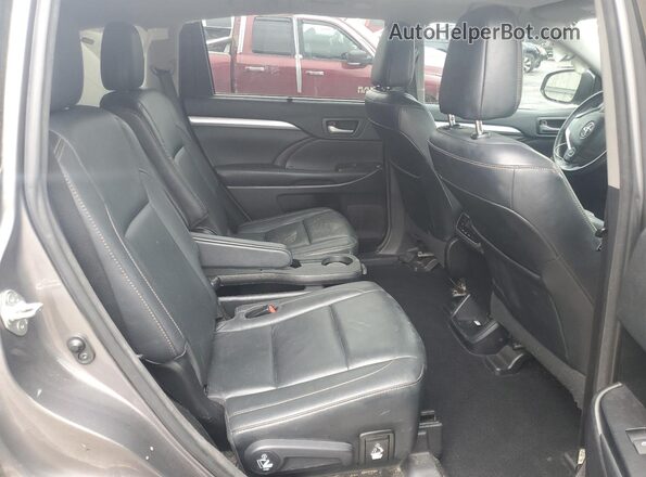 5TDKZRFH1JS532632 2018 TOYOTA HIGHLANDER Gray Rear seats view
