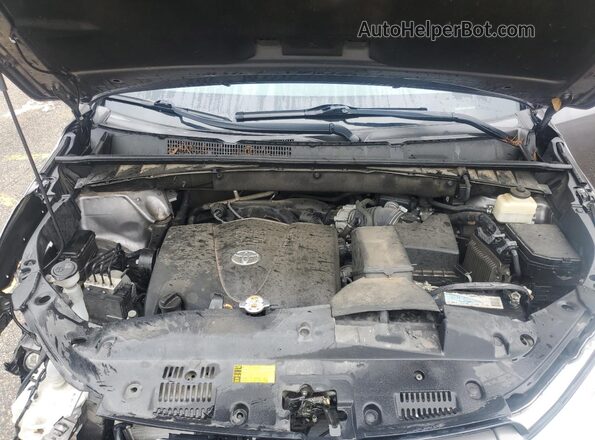 5TDKZRFH1JS532632 2018 TOYOTA HIGHLANDER Gray Rear interior view