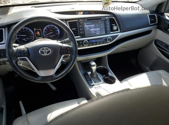 5TDKZRFH3JS543583 2018 TOYOTA HIGHLANDER Серый Вид панели приборов