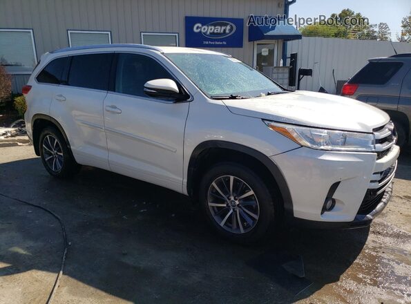 5TDKZRFH6JS538961 2018 TOYOTA HIGHLANDER Белый Передняя правая четверть