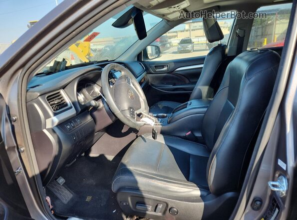 5TDKZRFH7JS530870 2018 TOYOTA HIGHLANDER Gray Front interior view