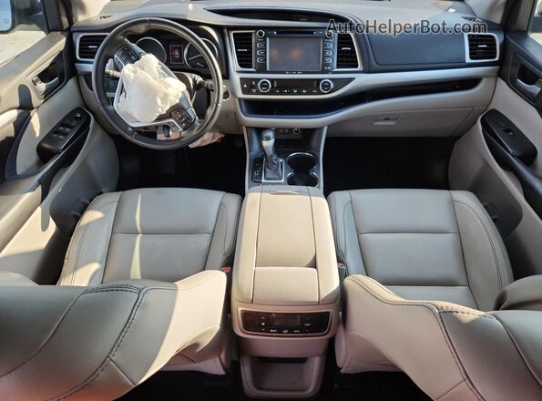 5TDKZRFH8JS532742 2018 TOYOTA HIGHLANDER Silver Vista del salpicadero
