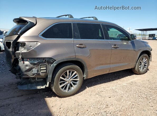 5TDKZRFH9JS245345 2018 TOYOTA HIGHLANDER Tan უკანა მარჯვენა
