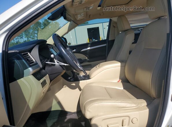 5TDKZRFHXJS546528 2018 TOYOTA HIGHLANDER White Front interior view