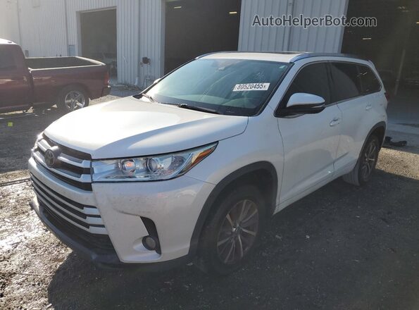 5TDKZRFHXJS547033 2018 TOYOTA HIGHLANDER White Front left