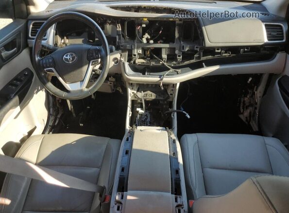 5TDKZRFHXJS547033 2018 TOYOTA HIGHLANDER White Dashboard view