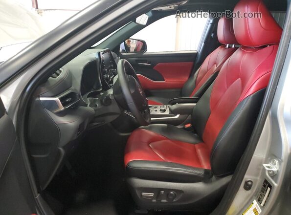5TDLZRBH3MS138001 2021 TOYOTA HIGHLANDER Silver Widok wnętrza z przodu