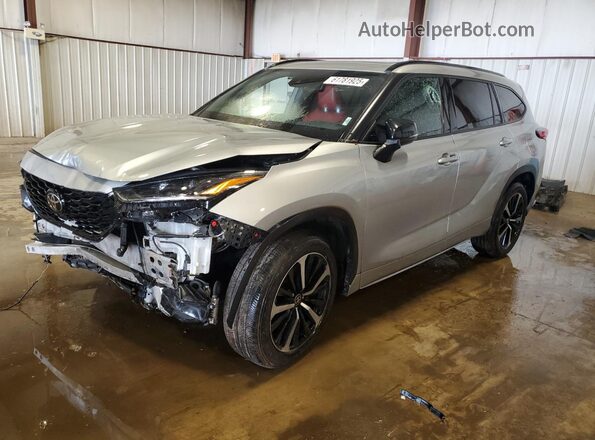 5TDLZRBH3MS138001 2021 TOYOTA HIGHLANDER Silver Przód lewy