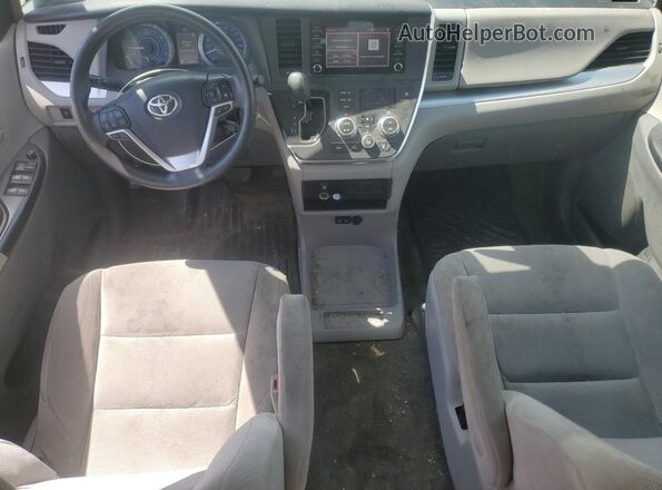5TDZZ3DC3JS952041 2018 TOYOTA SIENNA Серебряный Вид панели приборов