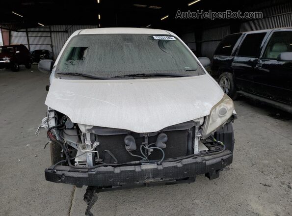 5TDZZ3DC3JS952718 2018 TOYOTA SIENNA White Widok z przodu