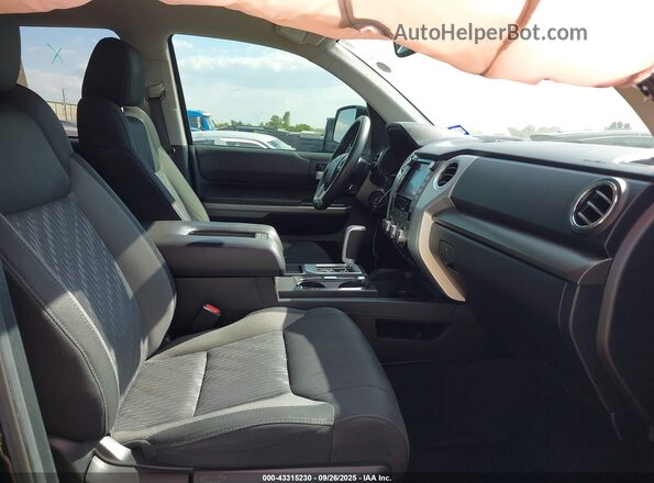 5TFDY5F11MX980164 2021 TOYOTA TUNDRA Черный Вид салона спереди