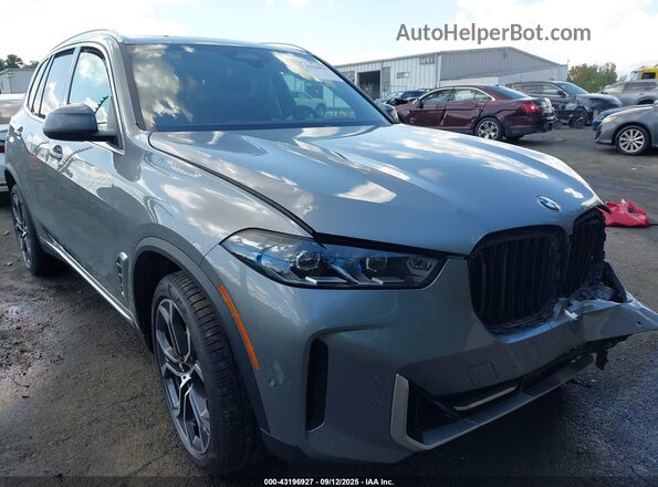 5UX13EU01R9V12165 2024 BMW X5 Silver Przód prawy