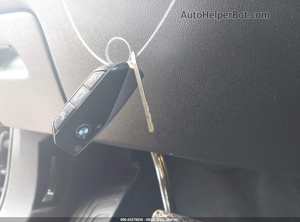 5UX23EM02P9R91424 2023 BMW X7 Gray წინა პანელის ხედი