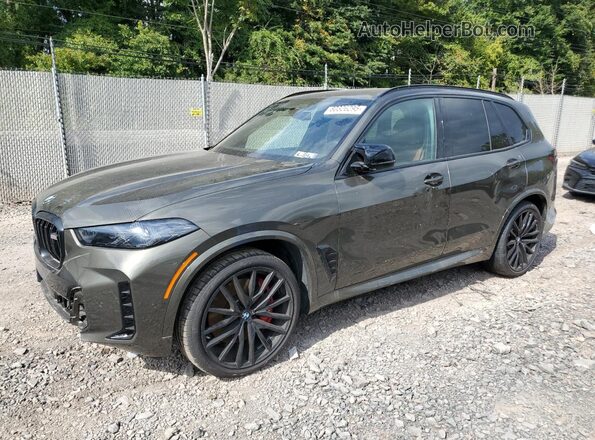 5UX33EU04S9Y23605 2025 BMW X5 Green Առջևի ձախ երեք քառորդ տեսարան