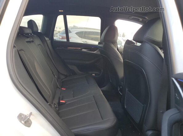 5UX43DP08P9T21035 2023 BMW X3 White Vista interior trasera
