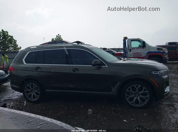 5UXCW2C01L9A03574 2020 BMW X7 Gray Widok wnętrza z tyłu