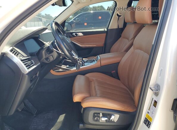 5UXCW2C05M9H35045 2021 BMW X7 Белый Вид салона спереди