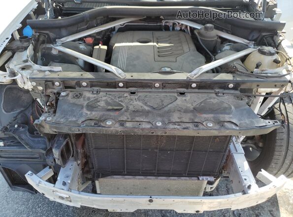 5UXCW2C08L9C55693 2020 BMW X7 White Engine compartment view
