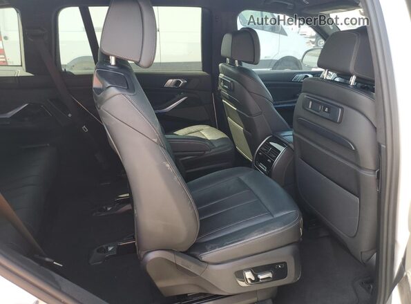 5UXCW2C08L9C55693 2020 BMW X7 White Rear interior view