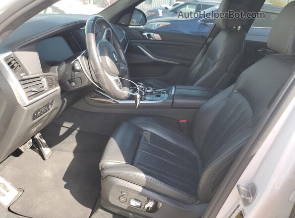 5UXCW2C08L9C55693 2020 BMW X7 White Front interior view
