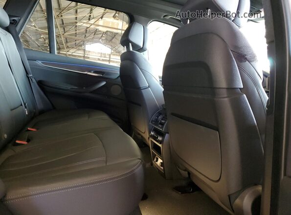 5UXKT0C55J0W04070 2018 BMW X5 White Rear interior view