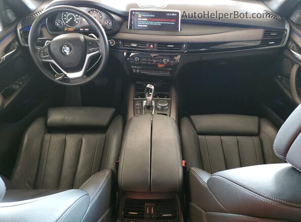 5UXKT0C55J0W04070 2018 BMW X5 White Dashboard view