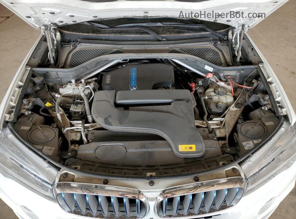 5UXKT0C55J0W04070 2018 BMW X5 White Engine compartment view